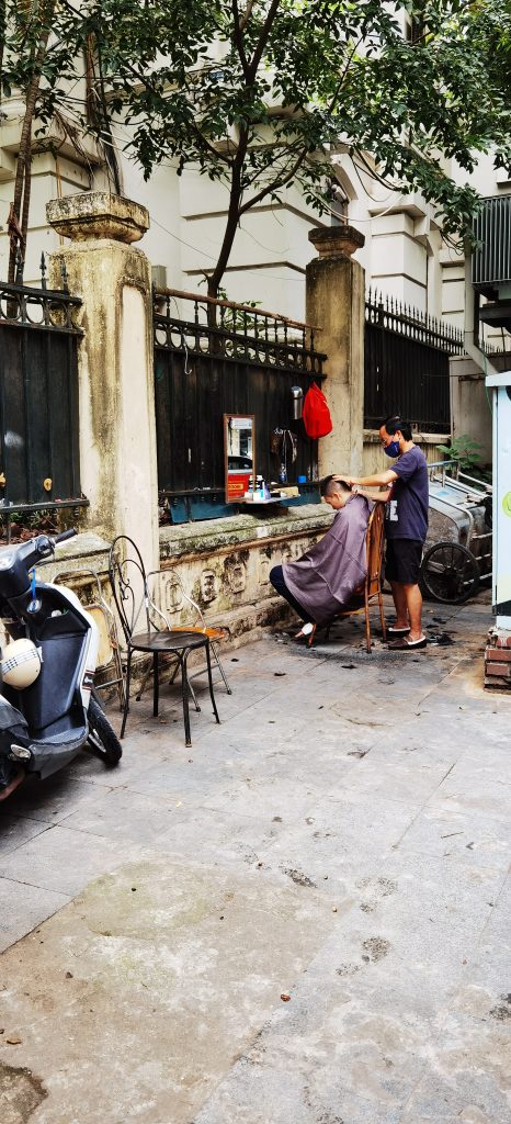 coiffeur dans la rue